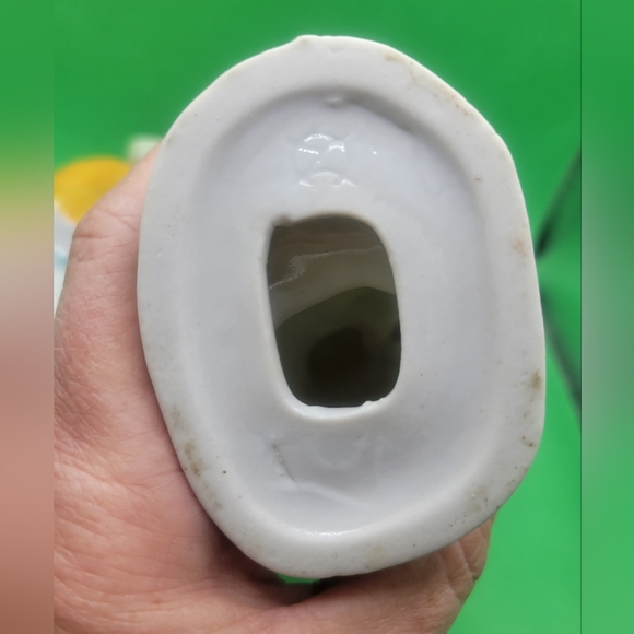 Colonial Style Vintage Porcelain Figurines - Picture 5 of 8